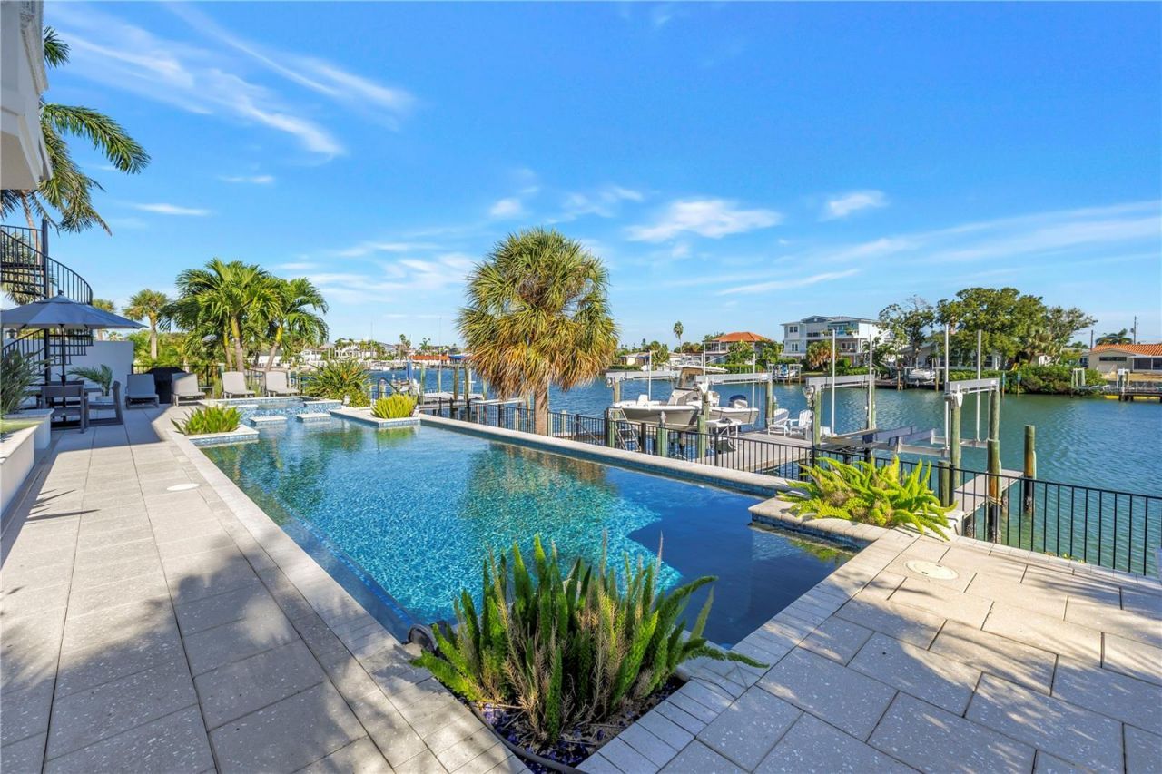 199 21st Avenue, Saint Pete Beach, FL 33706 Photo