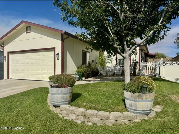 10 Rue De La Azure Lane, Sparks, NV 89434