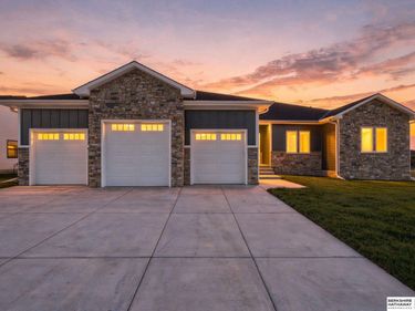 9520 Delano Drive, Lincoln, NE 68516