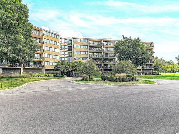 101 Bar Harbour Road, Unit 6R, Schaumburg, IL 60193