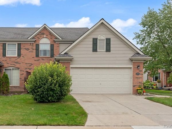 3845 Knightbridge Circle, Unit 46, Sterling Heights, Mi 48314