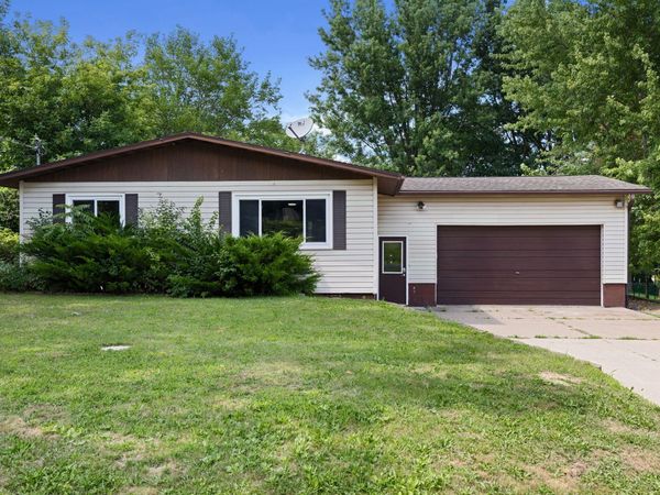 460 Center St, Dakota, MN 55925