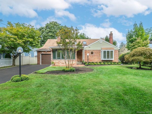 24 Downing Avenue , Sea Cliff, NY 11579