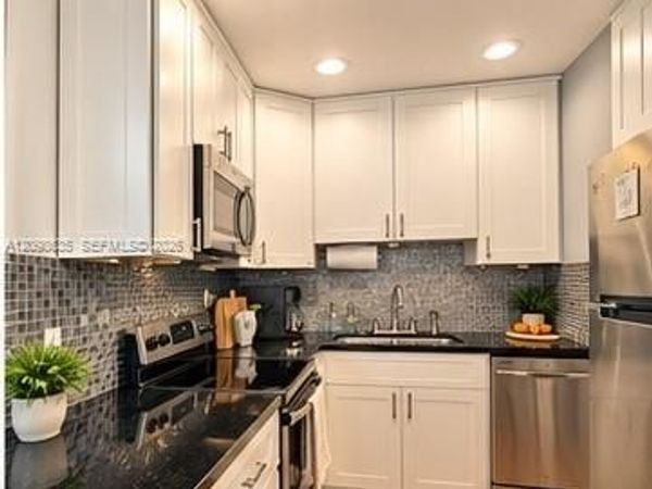 3000 NE 16th Ave , Unit 203, Oakland Park, FL 33334