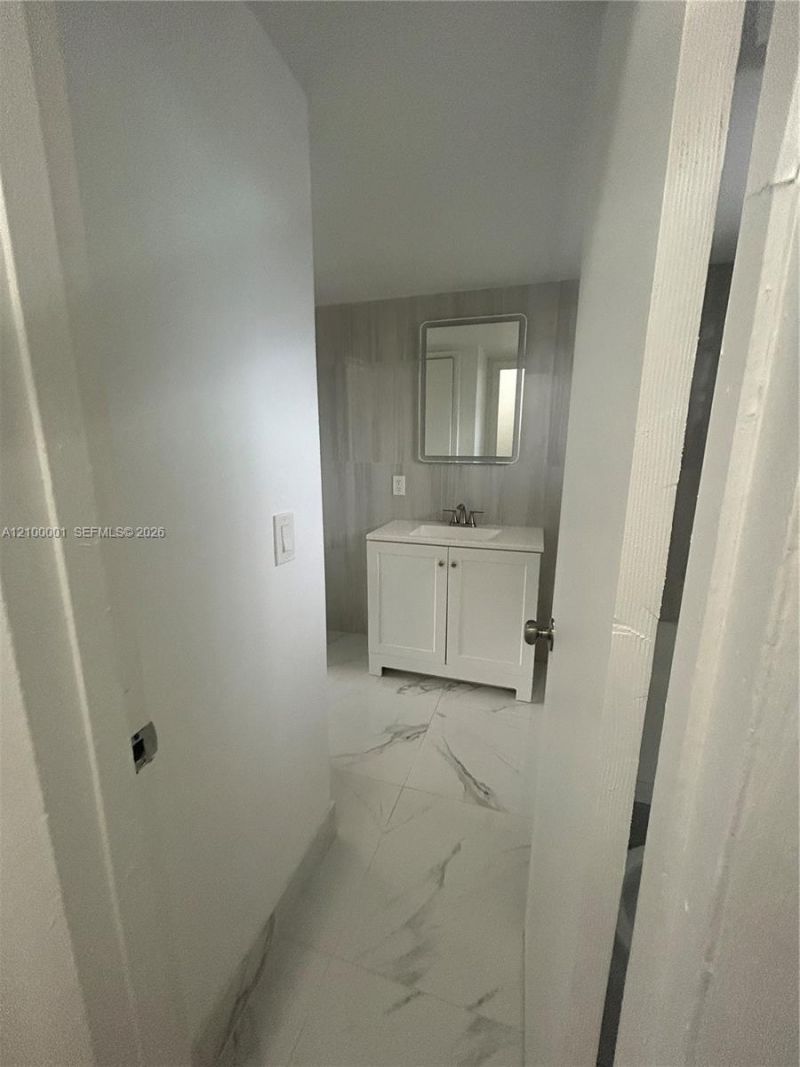 2441 NW 13th St , Unit 81, Miami, FL 33125 Photo