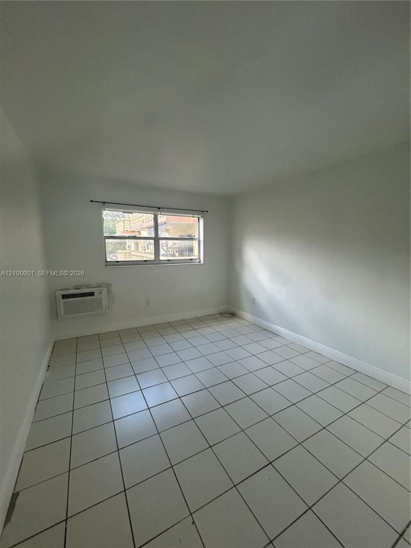 2441 NW 13th St , Unit 81, Miami, FL 33125 Photo