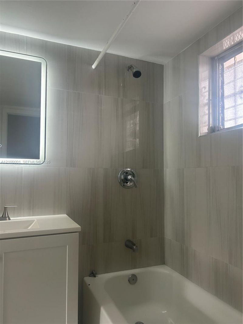 2441 NW 13th St , Unit 81, Miami, FL 33125 Photo