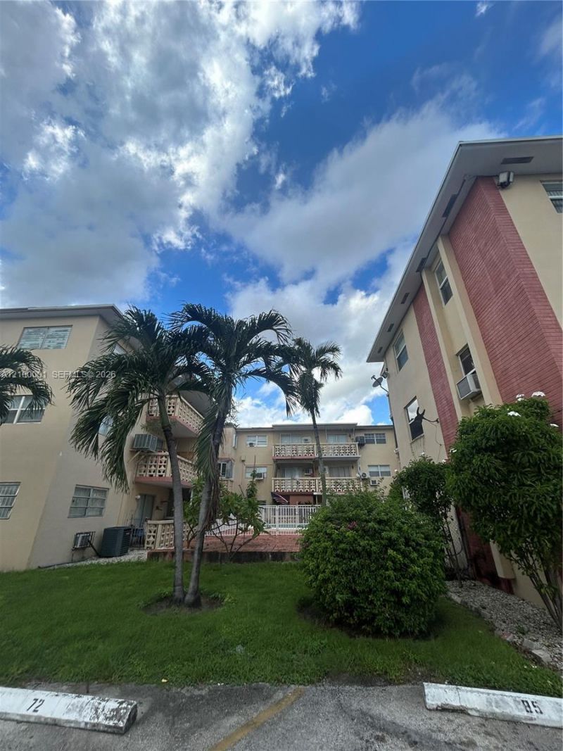 2441 NW 13th St , Unit 81, Miami, FL 33125 Photo