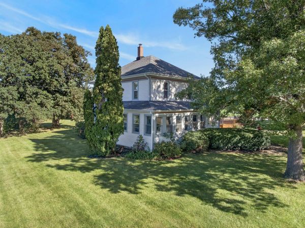 3208 S Country Club Road , Woodstock, IL 60098
