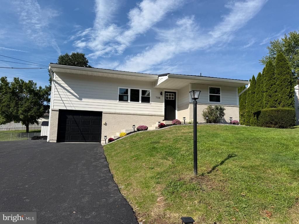 708 EDISON ROAD, DAUPHIN, PA 17018