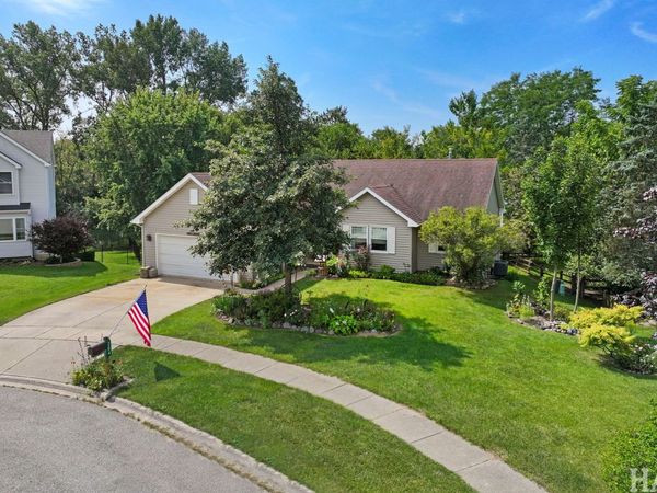 304 Hawthorne Court , Antioch, IL 60002