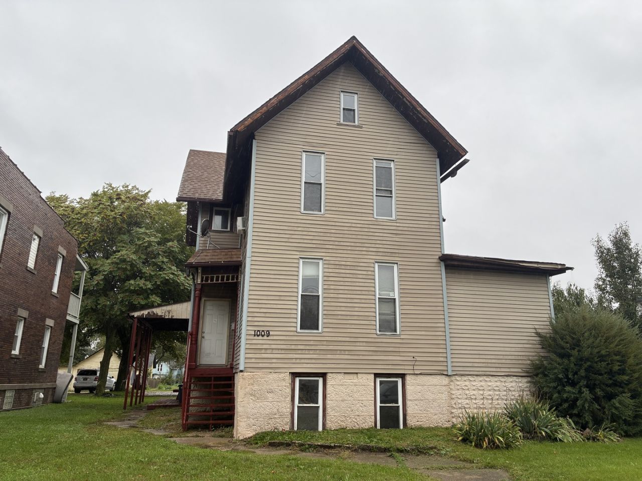 1009 7th Street, Rockford, IL 61104 Main Photo