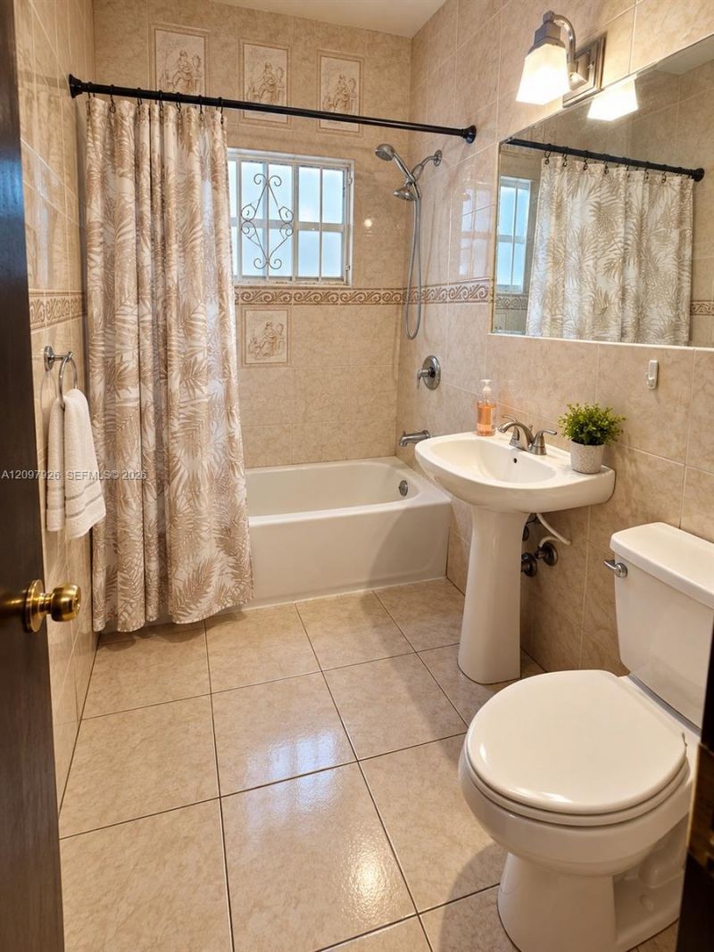 15600 NW 28th Ct, Miami Gardens, FL 33054 Photo