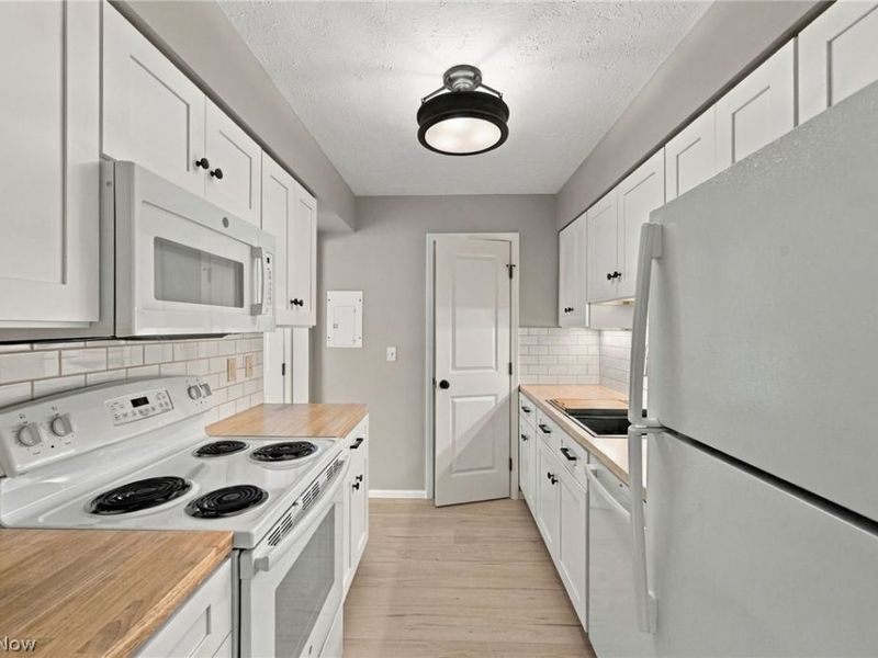 7970 Mentor Avenue, Unit J02, Mentor, OH 44060 Photo 13