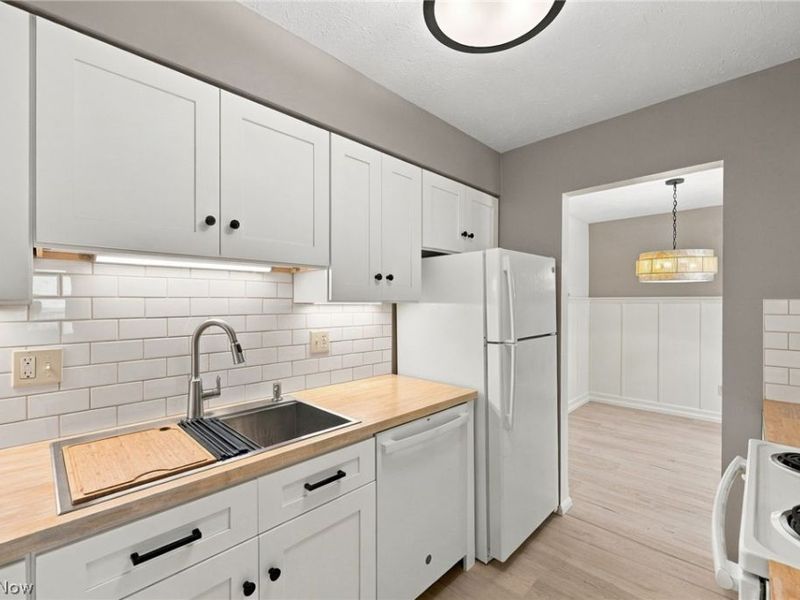 7970 Mentor Avenue, Unit J02, Mentor, OH 44060 Photo 16
