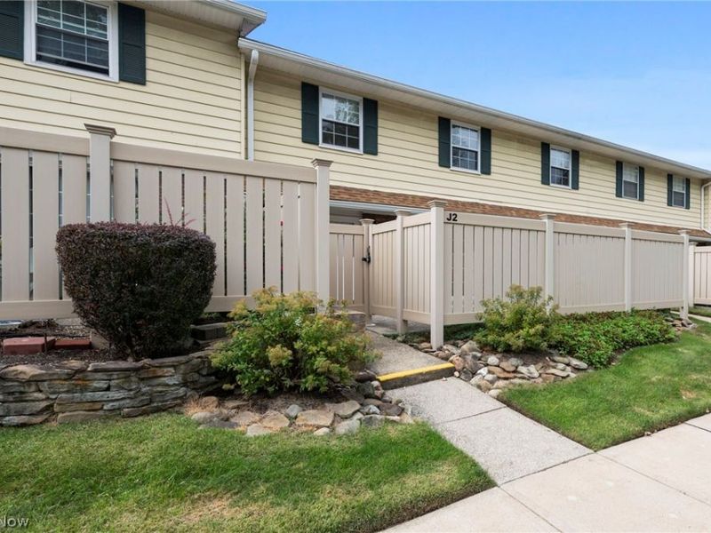 7970 Mentor Avenue, Unit J02, Mentor, OH 44060 Photo 3
