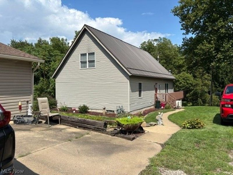 120 3rd Avenue SE, Beach City, OH 44608 Photo 2