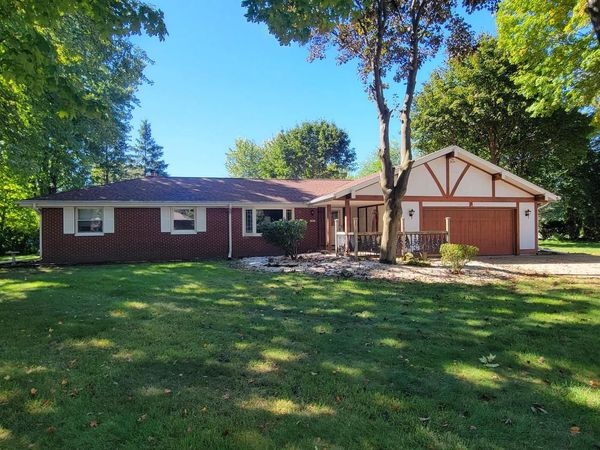 21825 Oakmont LANE, Brookfield, WI 53045