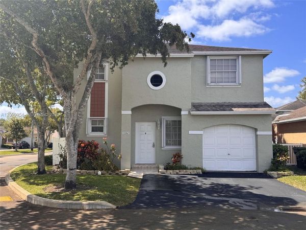 12060 NW 13th St , Pembroke Pines, FL 33026