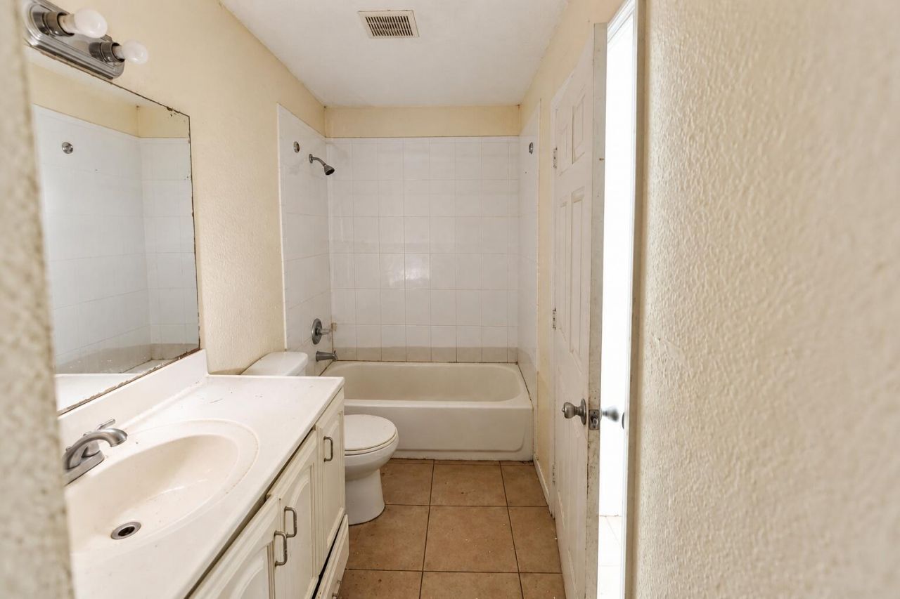 11 S D Street, Lake Worth Beach, FL 33460 Photo