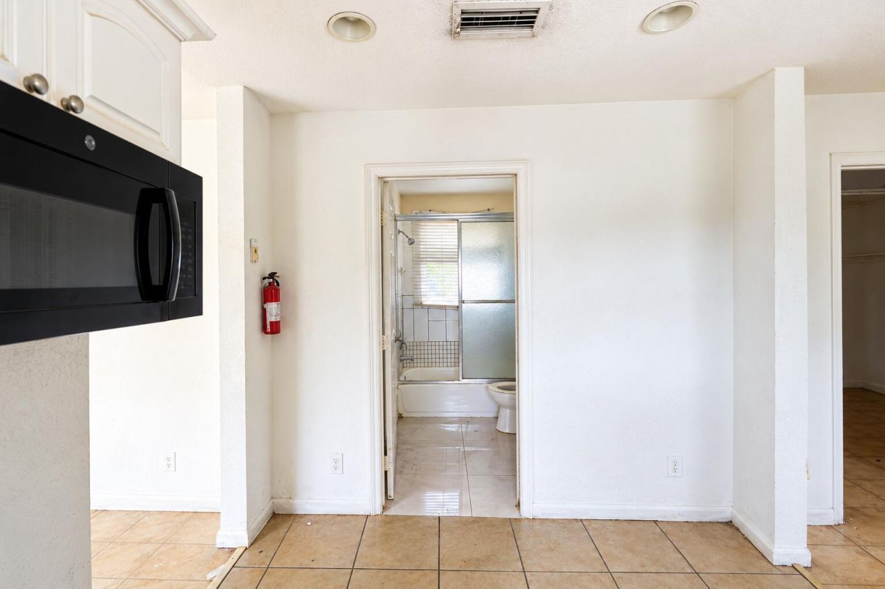 11 S D Street, Lake Worth Beach, FL 33460 Photo