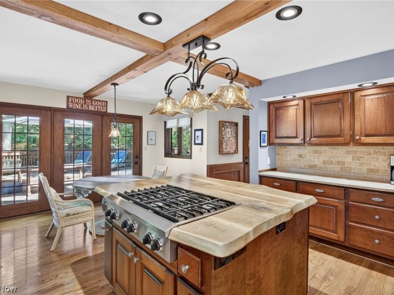 481 Lake of The Woods Boulevard, Akron, OH 44333 Photo 14