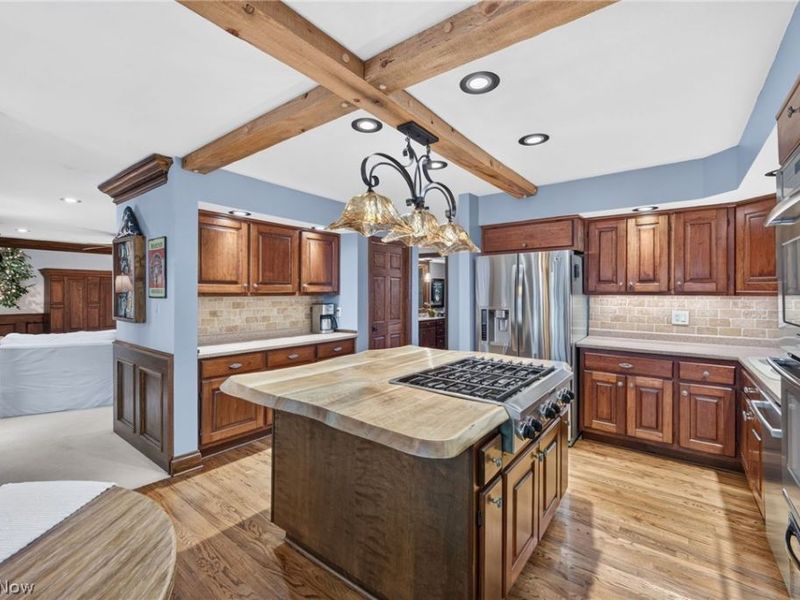 481 Lake of The Woods Boulevard, Akron, OH 44333 Photo 16