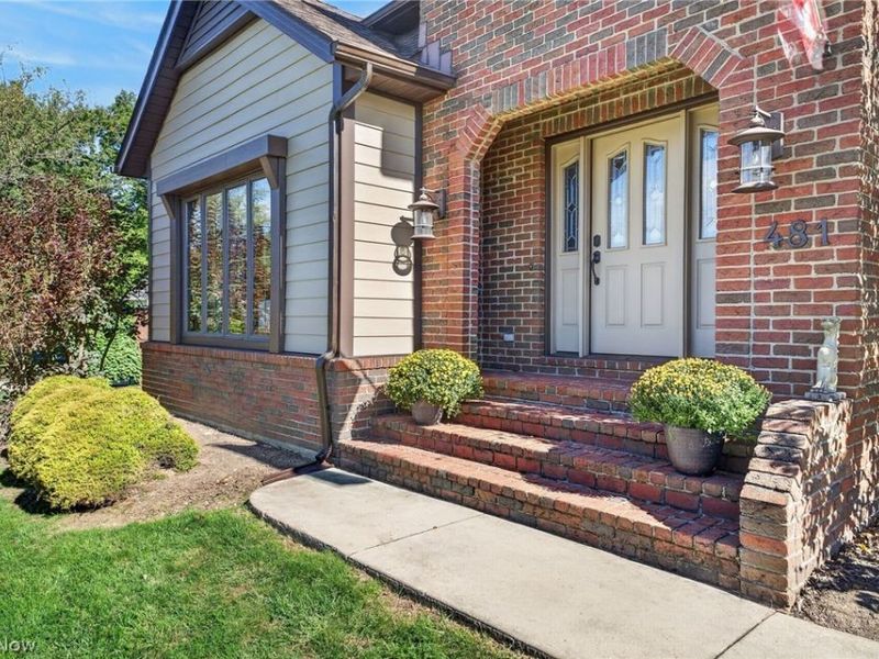 481 Lake of The Woods Boulevard, Akron, OH 44333 Photo 3