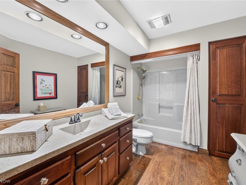 481 Lake of The Woods Boulevard, Akron, OH 44333 Photo 37
