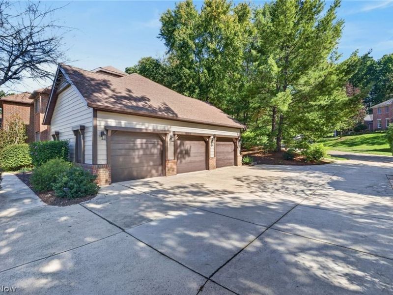 481 Lake of The Woods Boulevard, Akron, OH 44333 Photo 38