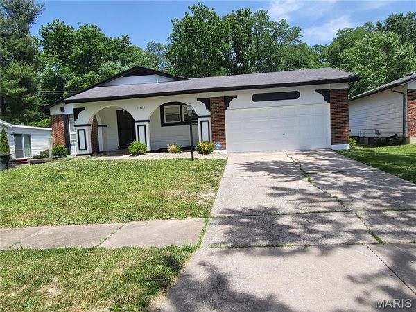 11320 Wamsutta Trail, Florissant, MO 63033