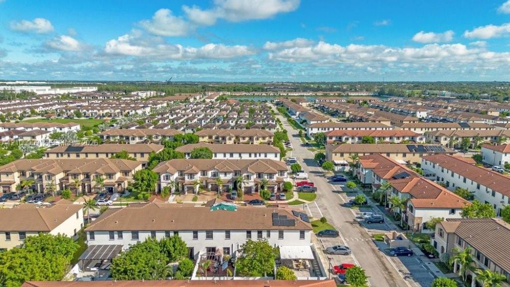 3412 W 106th St, Unit 3412, Hialeah, FL 33018 Photo