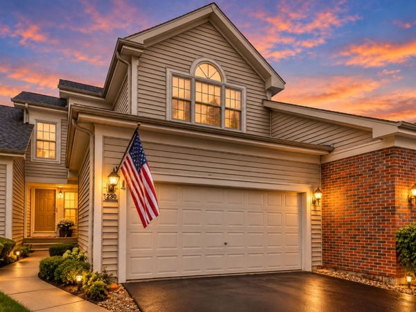 230 Parktrail Court , Schaumburg, IL 60173