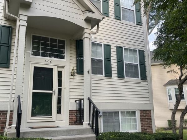 886 Essex Circle , Grayslake, IL 60030