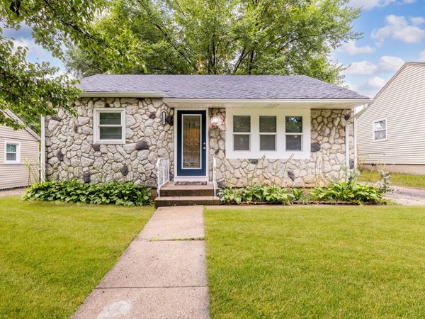 1135 E Galena Boulevard , Aurora, IL 60505