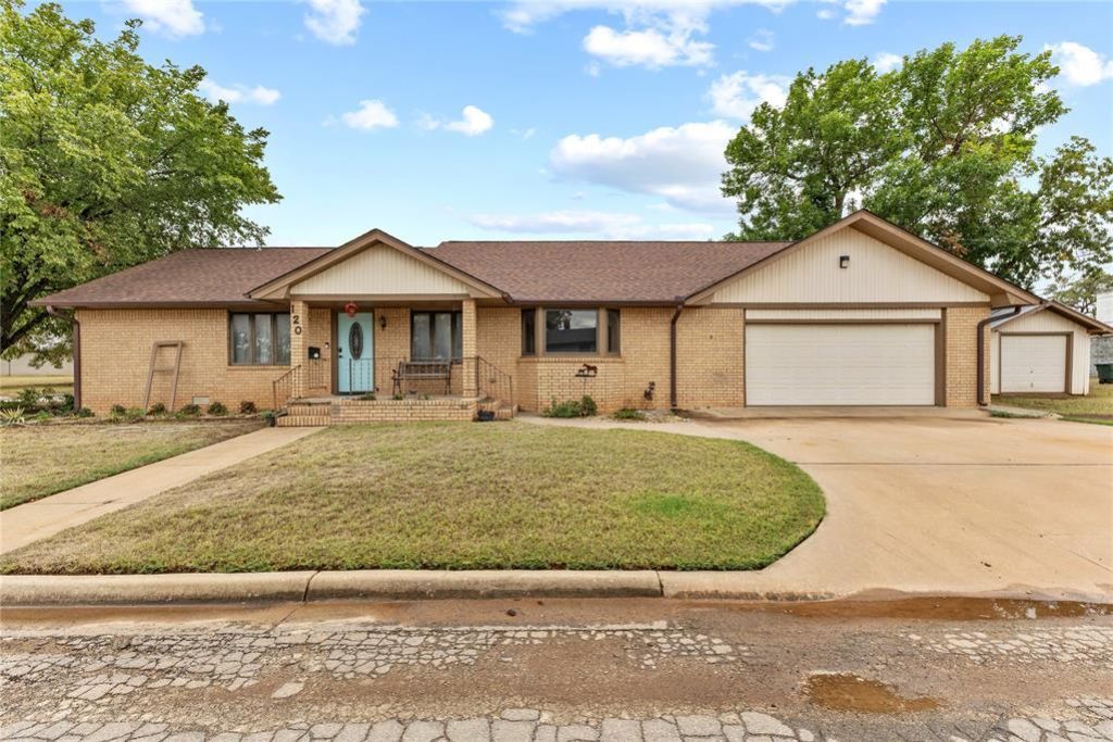 120 E Maple Street, Fairview, OK 73737 Main Photo
