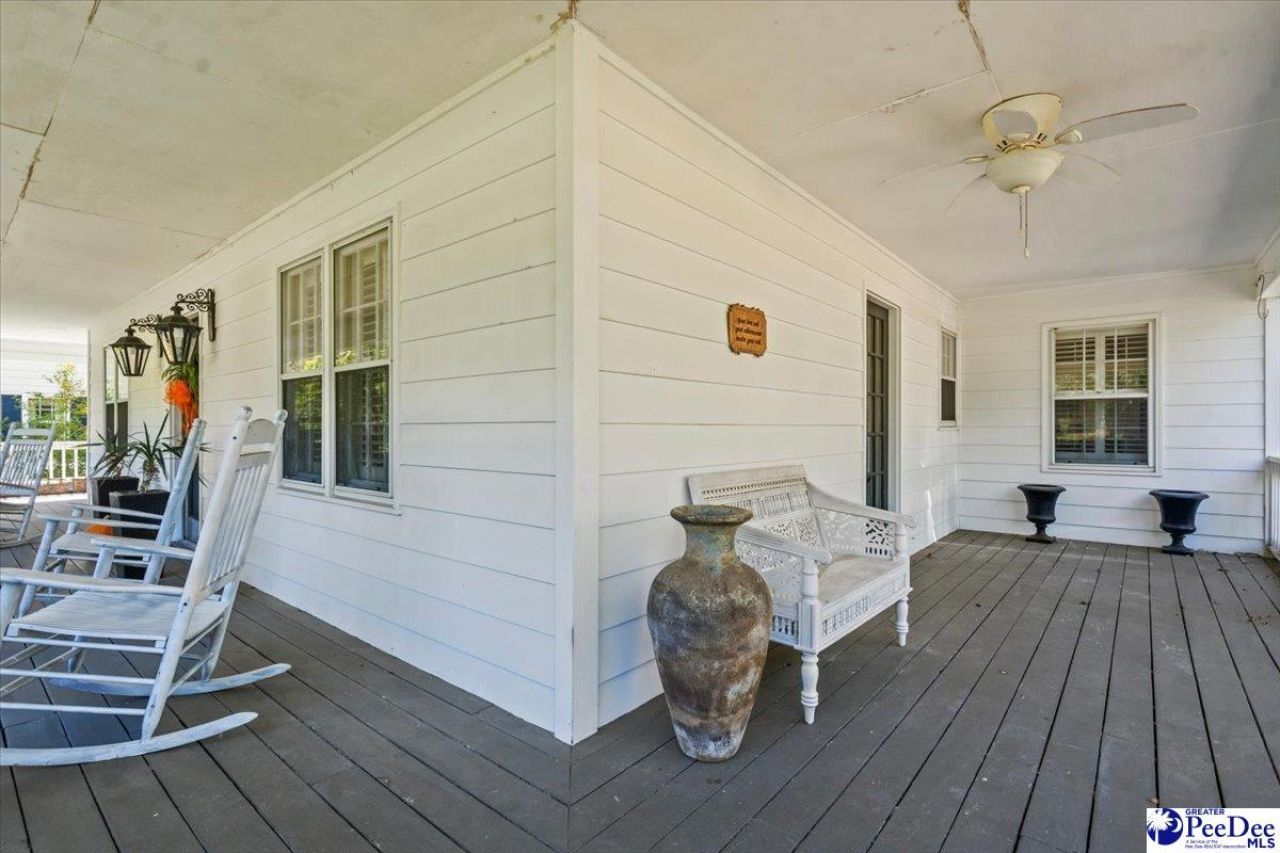 851 Park Ave. Photo 4