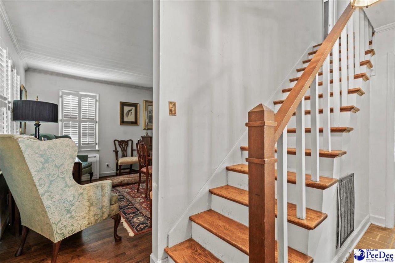 851 Park Ave. Photo 6