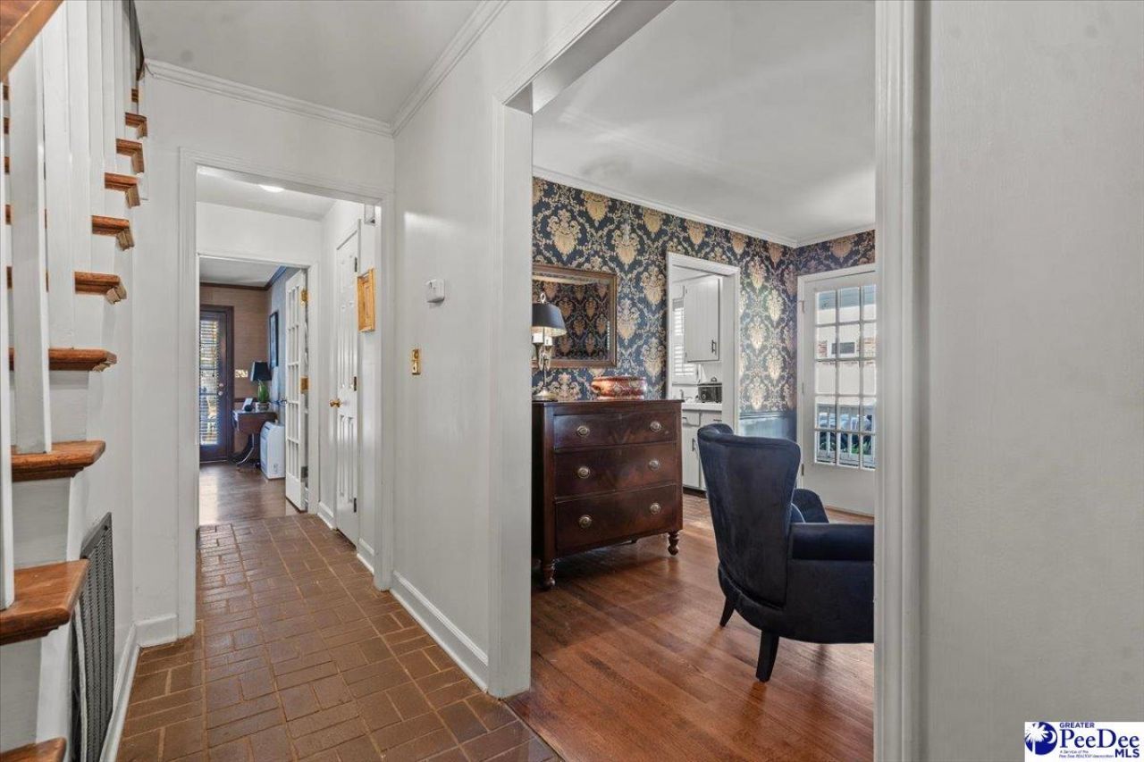 851 Park Ave. Photo 7