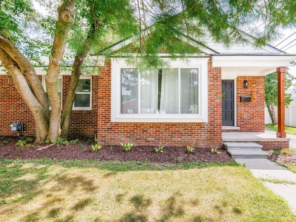 9528 Grayfield Avenue, Redford, MI 48239