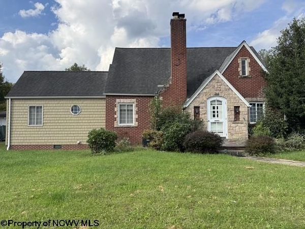 344 E 7th Street, Weston, WV 26452