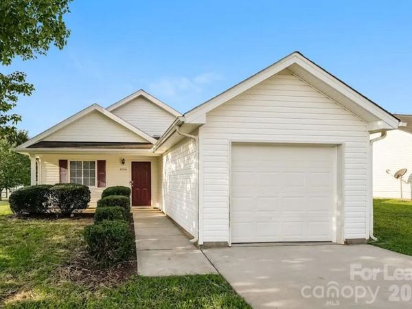 3737 Foxton Drive , Winston Salem, NC 27105
