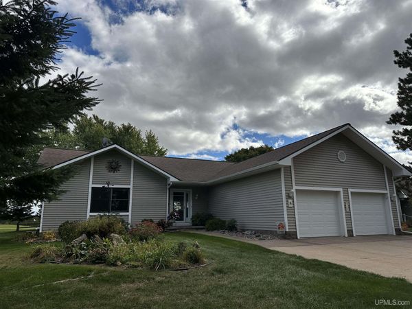 8 Red Fox Trail Road, Chocolay Twp, MI 49855