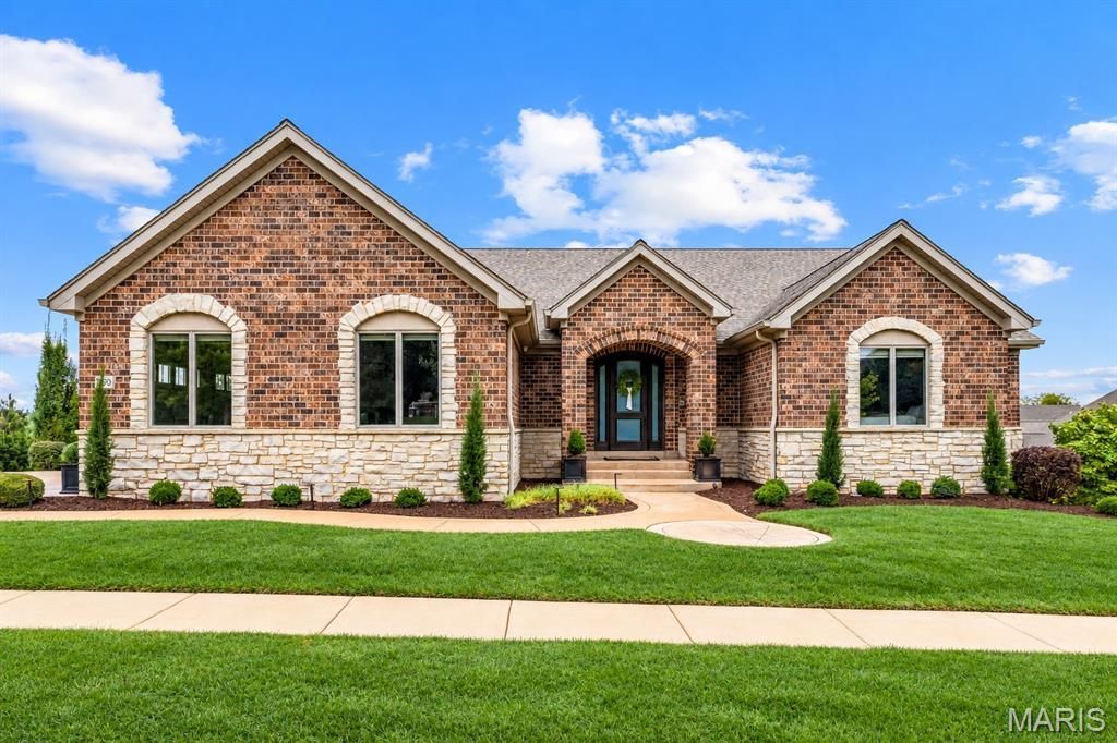 320 Wythe House Court, Creve Coeur, MO 63141 Main Photo