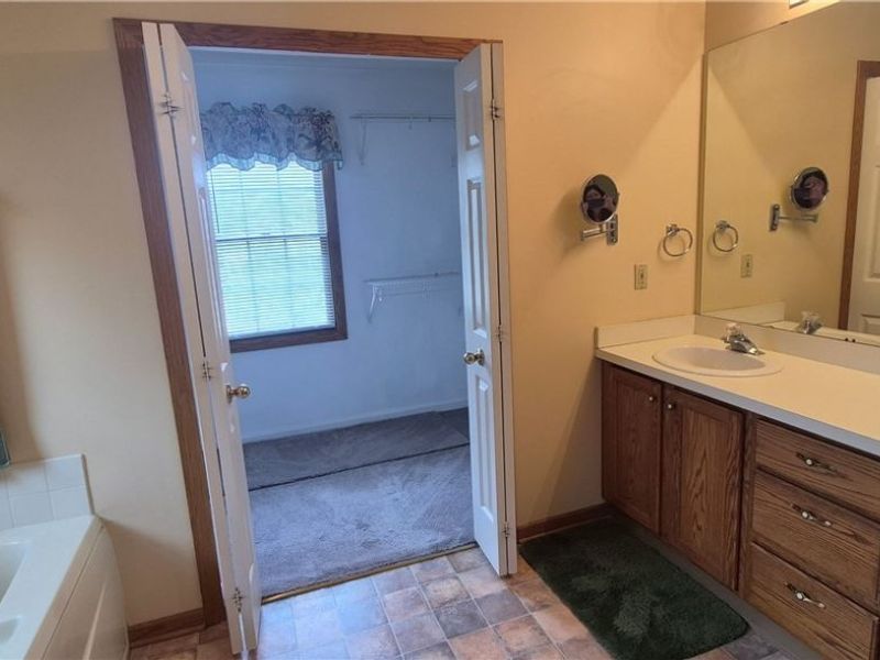 19457 Stony Point Drive, Strongsville, OH 44136 Photo 24