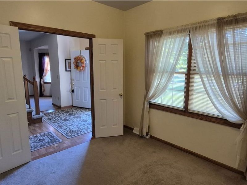 19457 Stony Point Drive, Strongsville, OH 44136 Photo 3