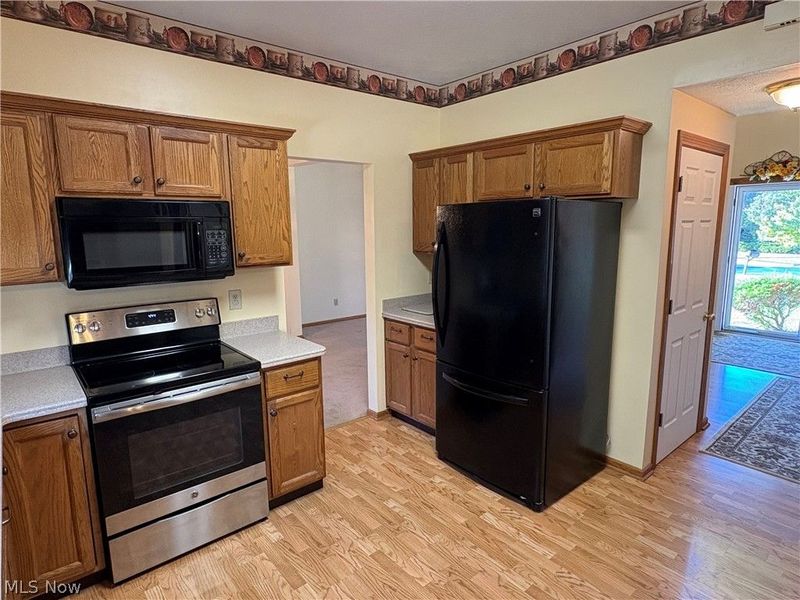 19457 Stony Point Drive, Strongsville, OH 44136 Photo 4