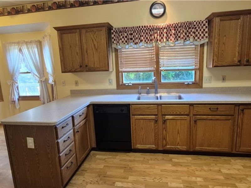 19457 Stony Point Drive, Strongsville, OH 44136 Photo 6