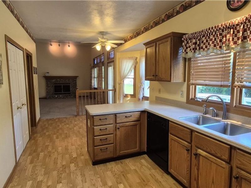 19457 Stony Point Drive, Strongsville, OH 44136 Photo 7