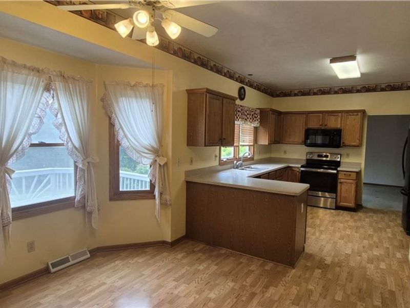 19457 Stony Point Drive, Strongsville, OH 44136 Photo 8